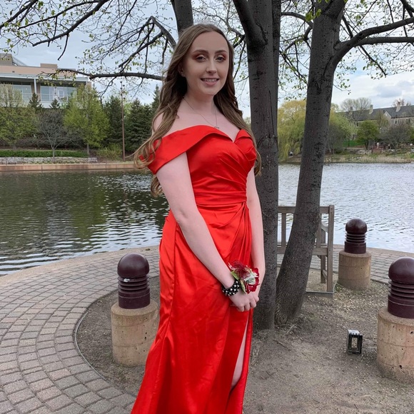 Prom dress - Picture 2 of 2